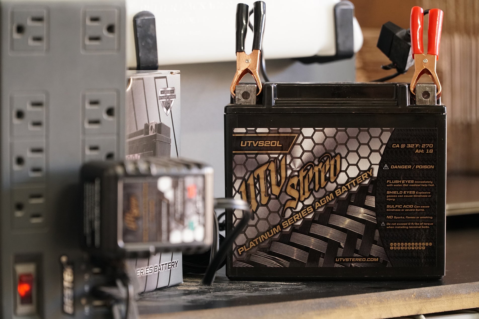 UTV Stereo 12 Volt Automatic Battery Charger / Maintainer